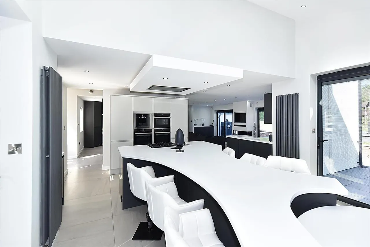 Wilmslow Road, Prestbury, photo 8