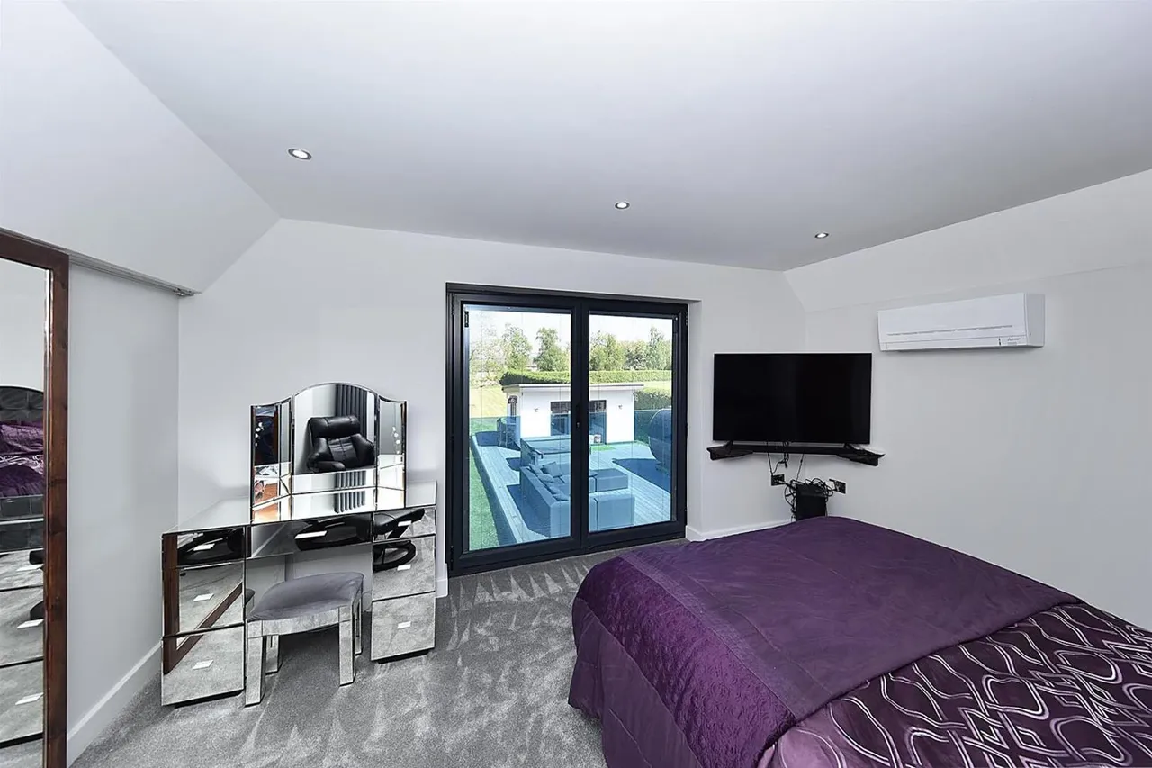 Wilmslow Road, Prestbury, photo 14