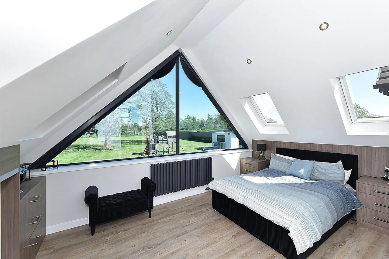 Wilmslow Road, Prestbury, photo 15