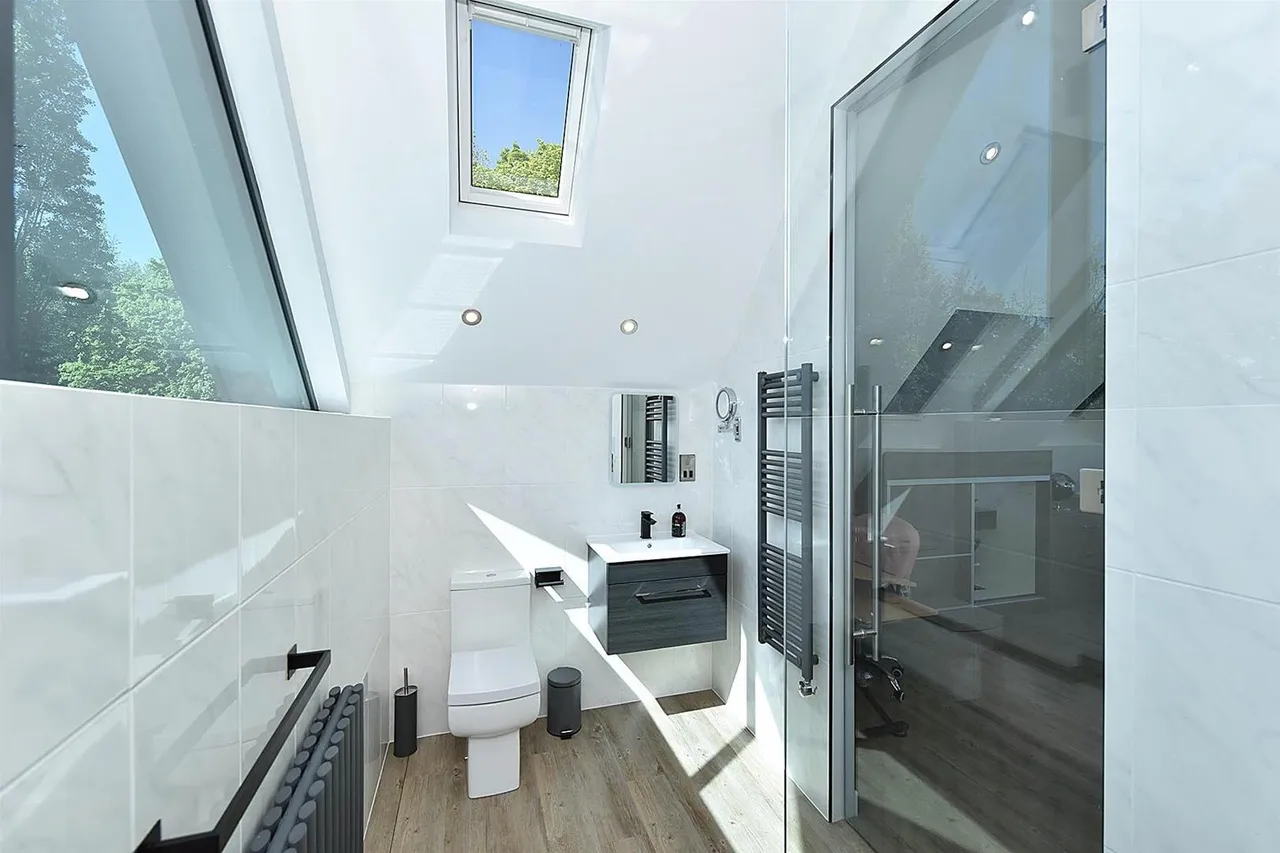 Wilmslow Road, Prestbury, photo 19