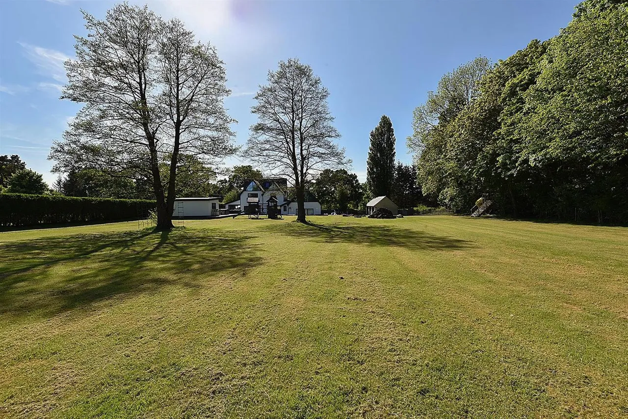 Wilmslow Road, Prestbury, photo 31