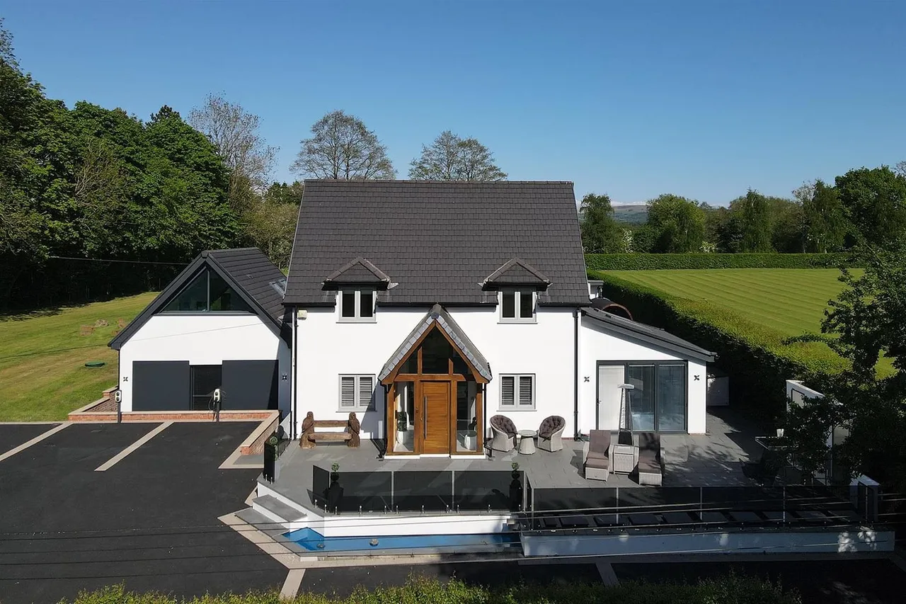 Wilmslow Road, Prestbury, photo 28