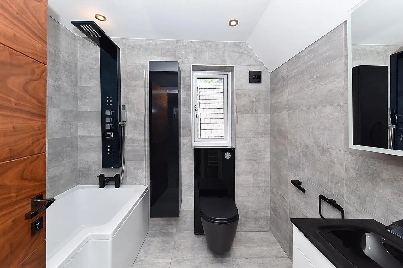 Wilmslow Road, Prestbury, photo 23