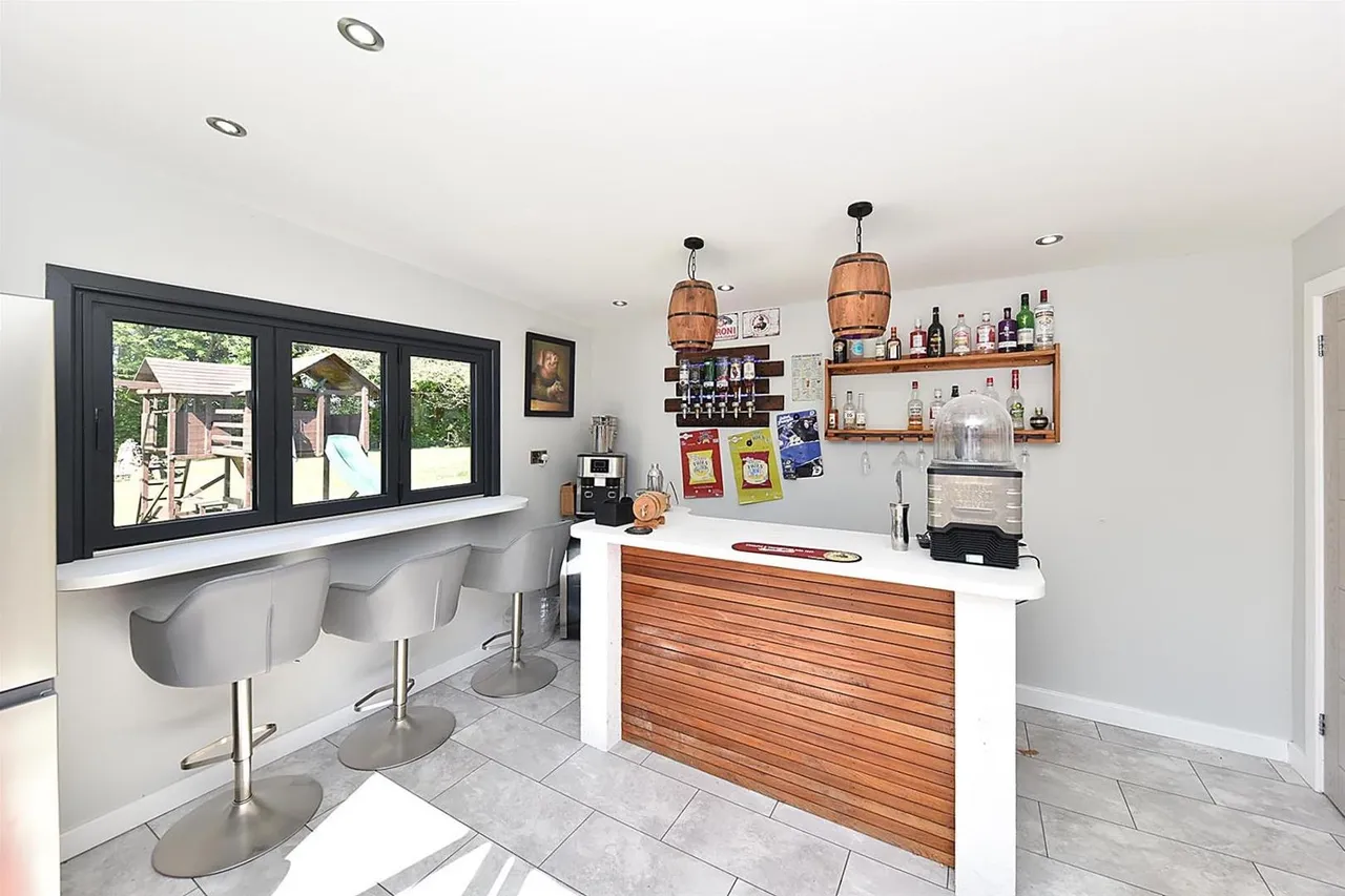 Wilmslow Road, Prestbury, photo 9