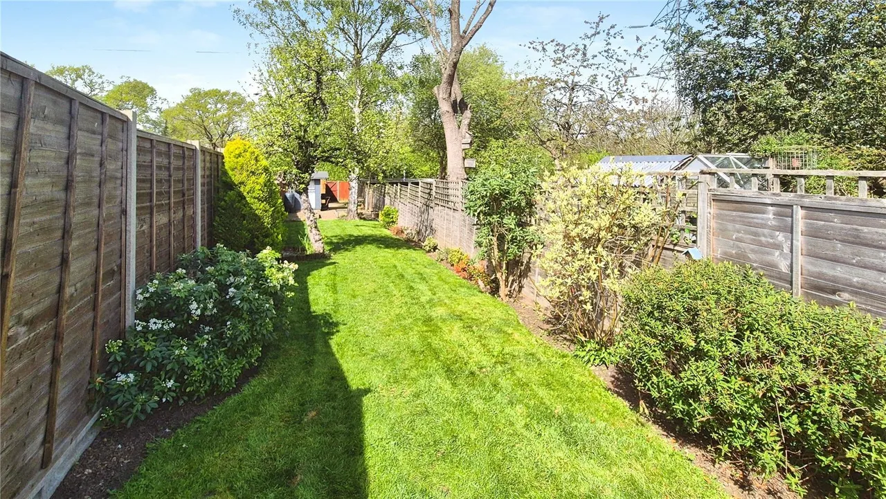 Ashby Avenue, Chessington, KT9, photo 11