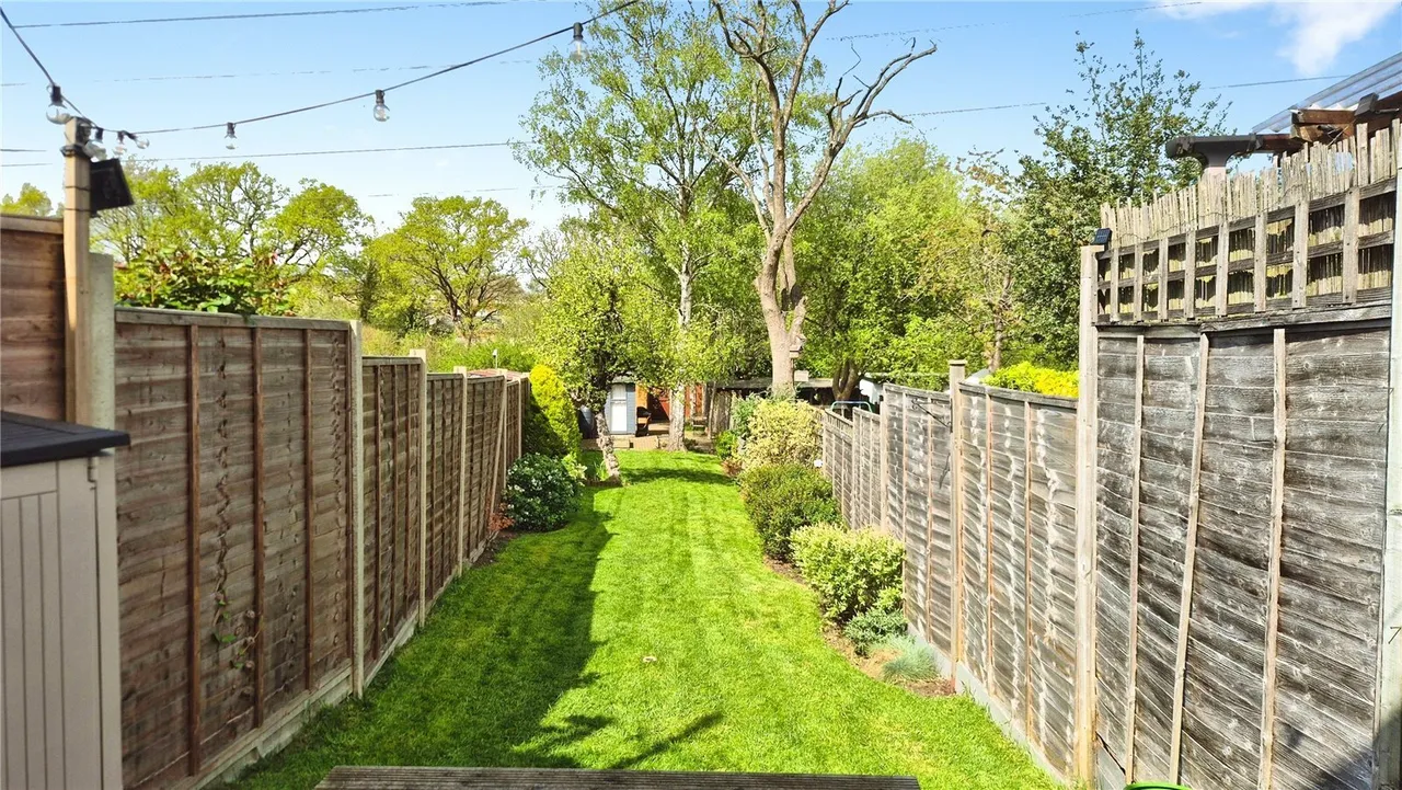 Ashby Avenue, Chessington, KT9, photo 3