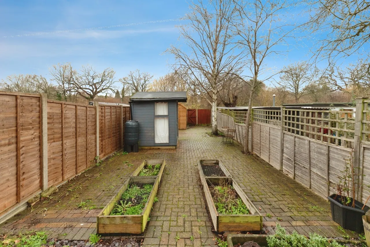 Ashby Avenue, Chessington, KT9, photo 9
