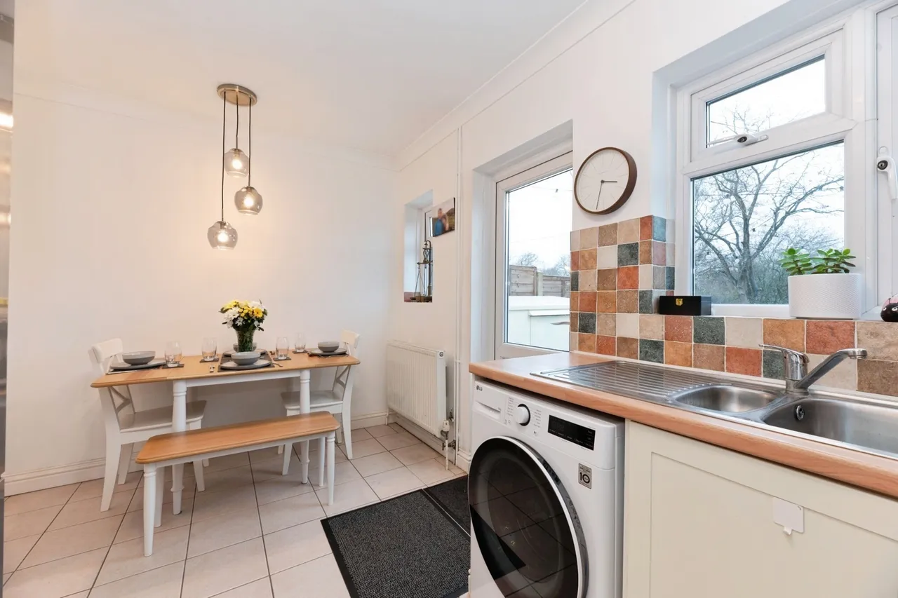 Ashby Avenue, Chessington, KT9, photo 5