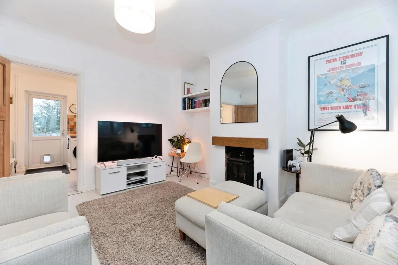 Ashby Avenue, Chessington, KT9, photo 2