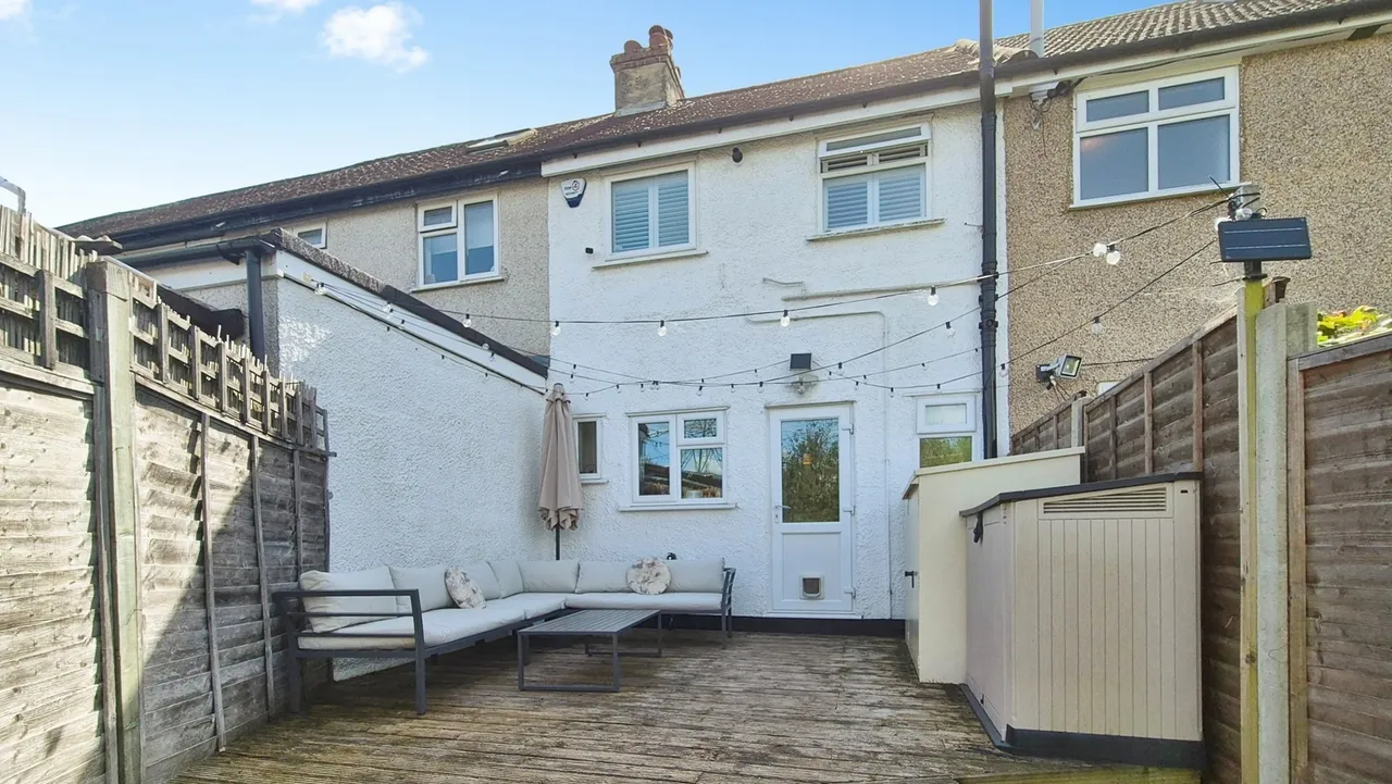 Ashby Avenue, Chessington, KT9, photo 15