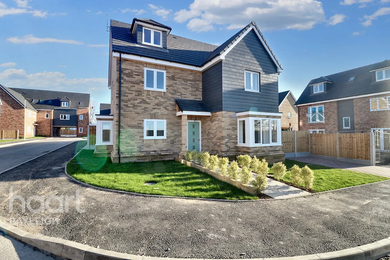 4 bed house for sale, Cornfield Way, Rayleigh, SS6