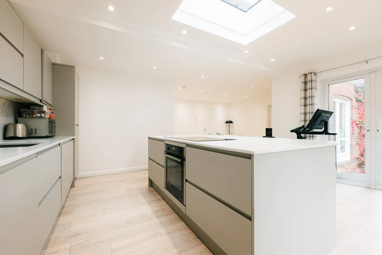Robertson Street, Clapham, London, SW8 3TN, photo 2