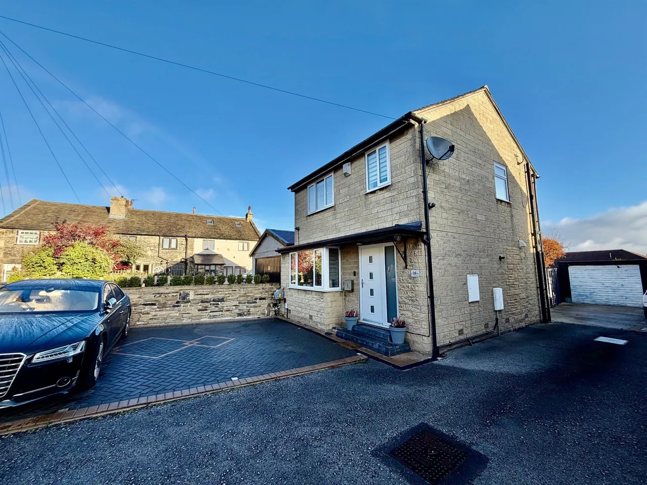 3 bed house for sale — Crosland Hill Road, Huddersfield