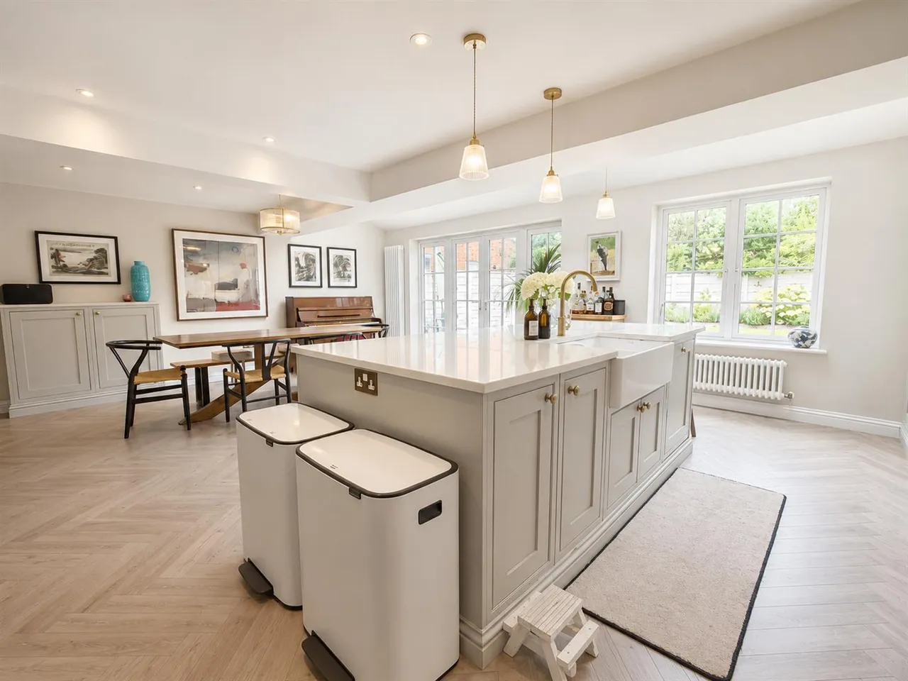 St. James Drive, Sale, M33, photo 5