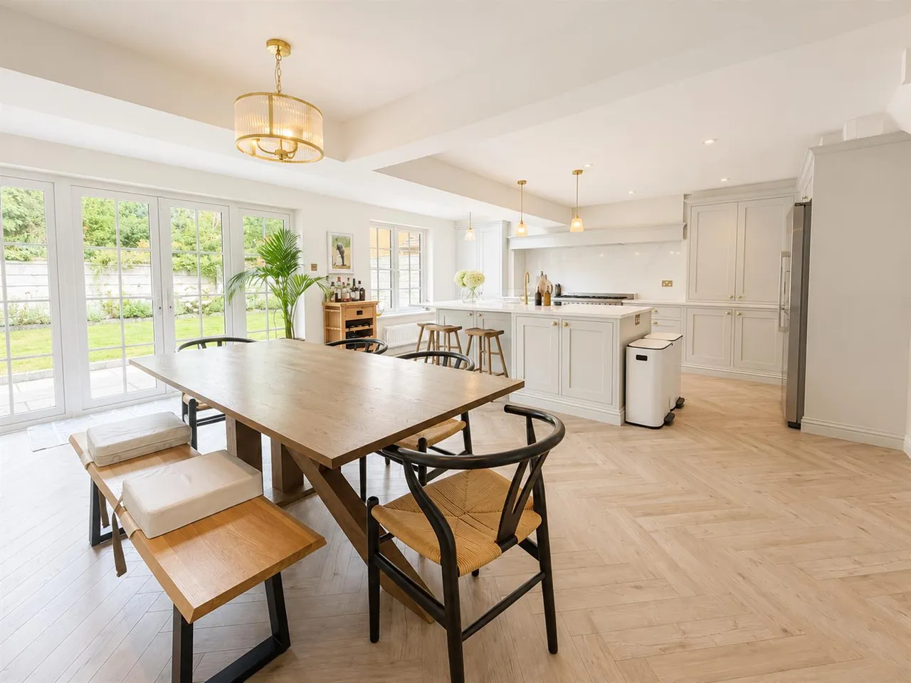 St. James Drive, Sale, M33, photo 3