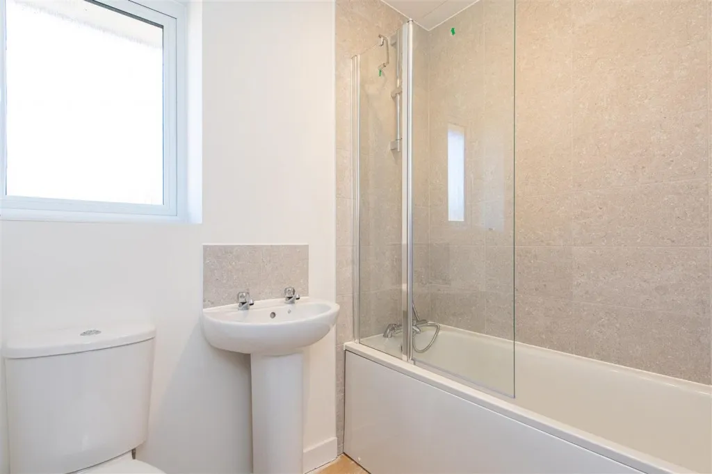 Litchfield Drive, Higham Ferrers, photo 12