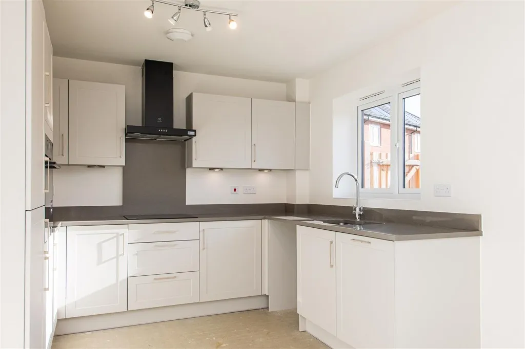 Litchfield Drive, Higham Ferrers, photo 3