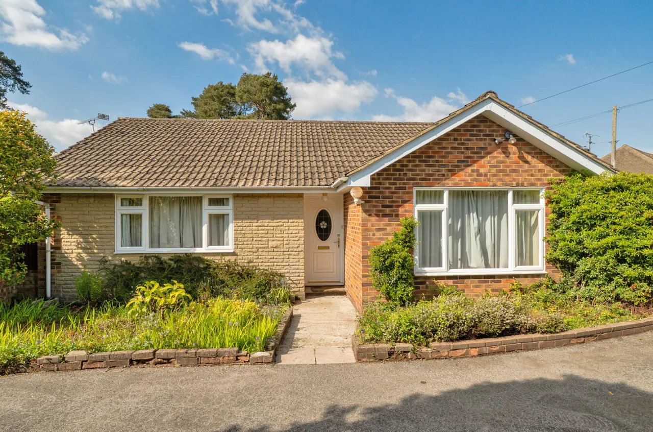 3 bed house for sale, Heath Close, Hindhead, GU26