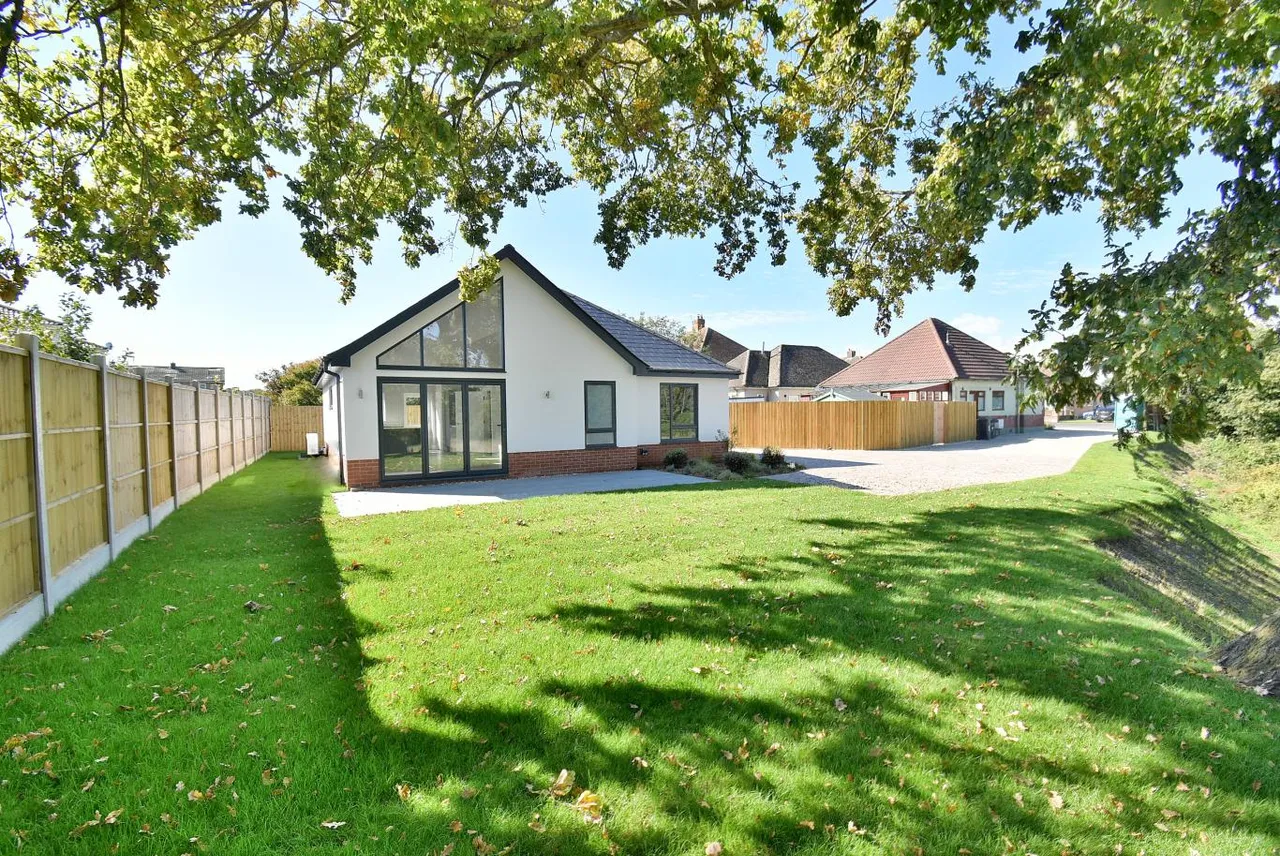 Horsham Avenue, BH10, photo 14
