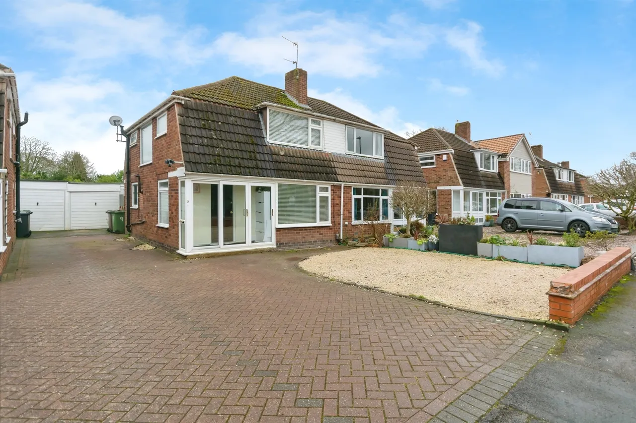 3 bed house for sale — Bronte Farm Road, Shirley, Solihull