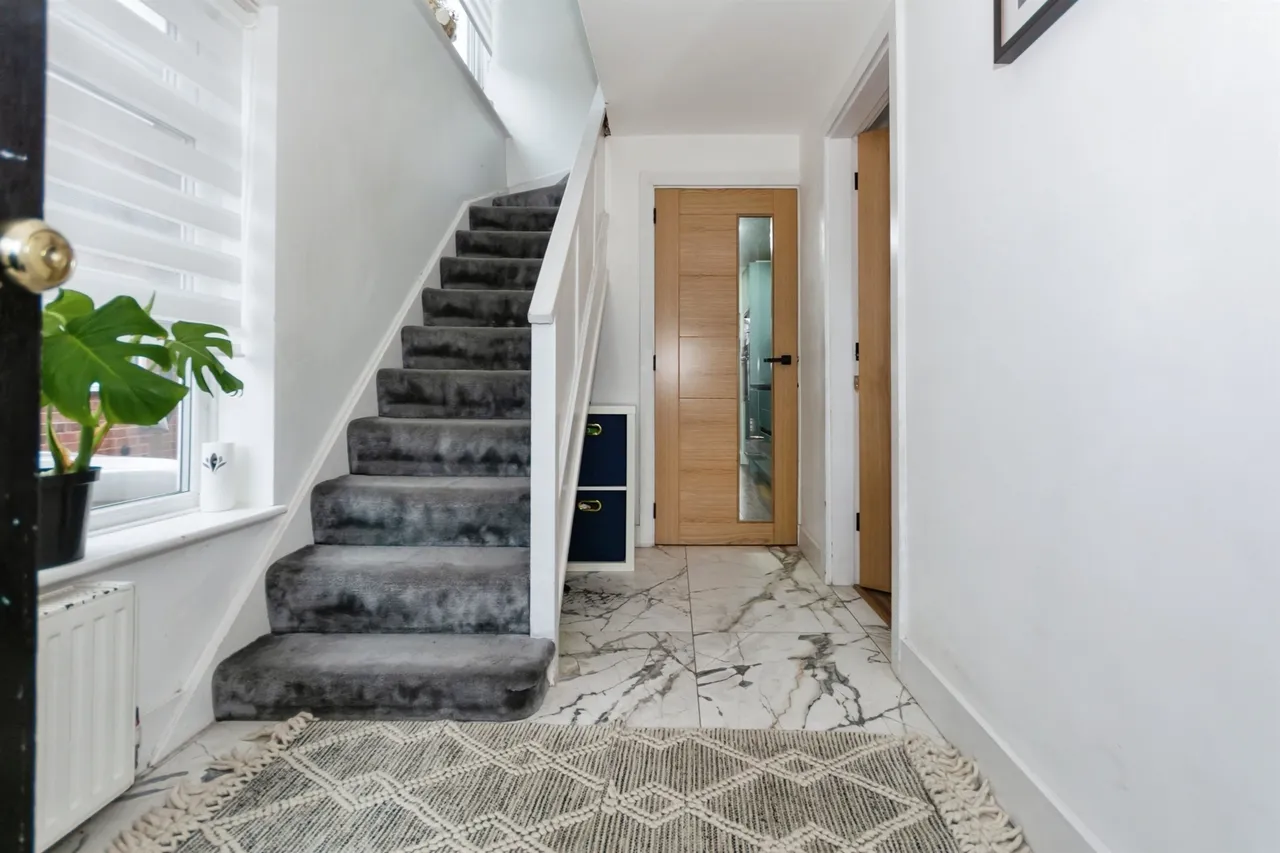 Bronte Farm Road, Shirley, Solihull, photo 3