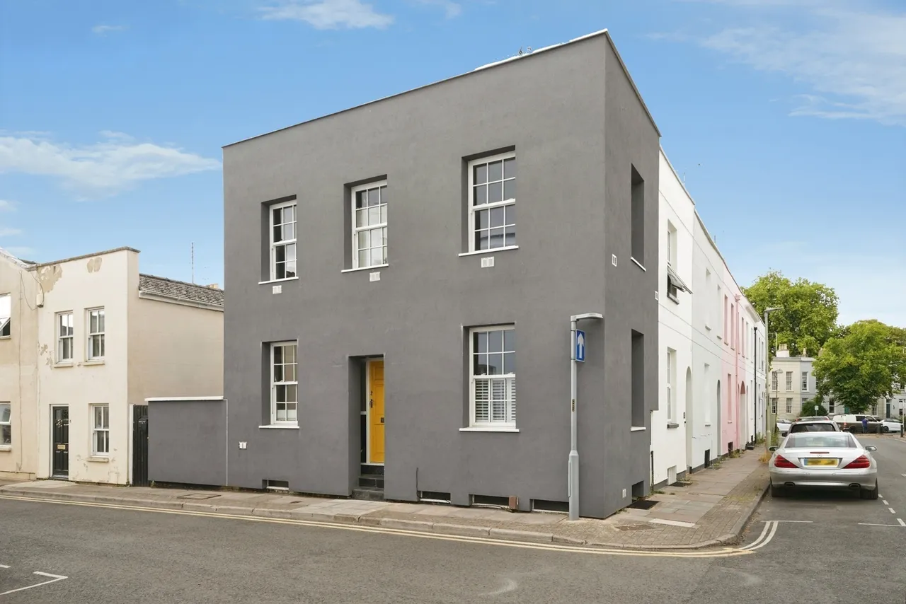 2 bed house for sale, Portland Place, Cheltenham, GL52