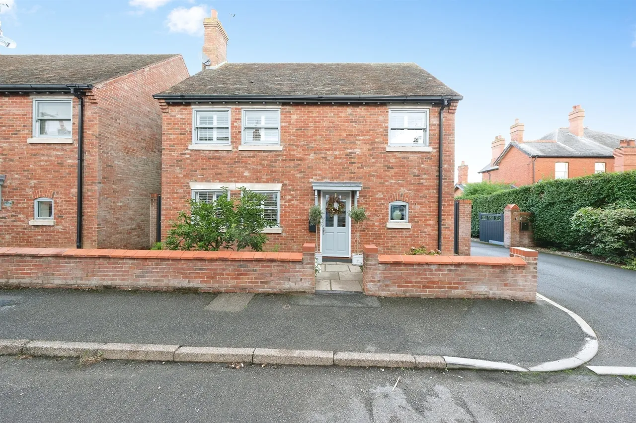 3 bed house for sale, Commerce Street, Melbourne, DE73