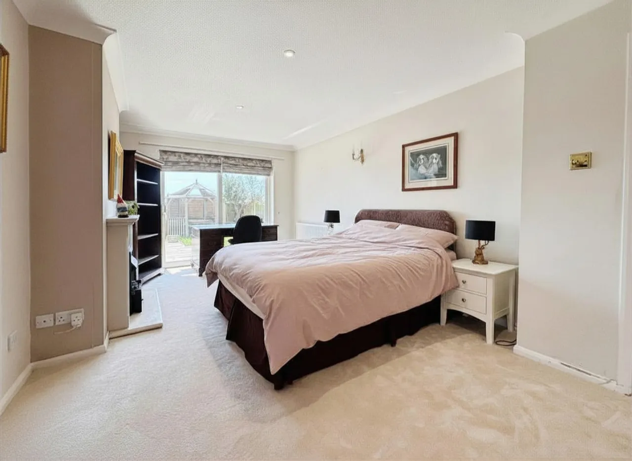 Compton Close, Yeovil, photo 8