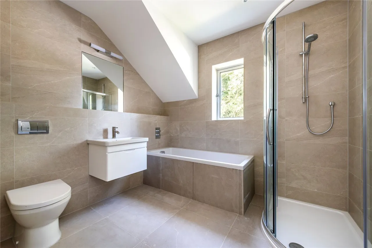 Bechwood Close, Tadworth, KT20, photo 12