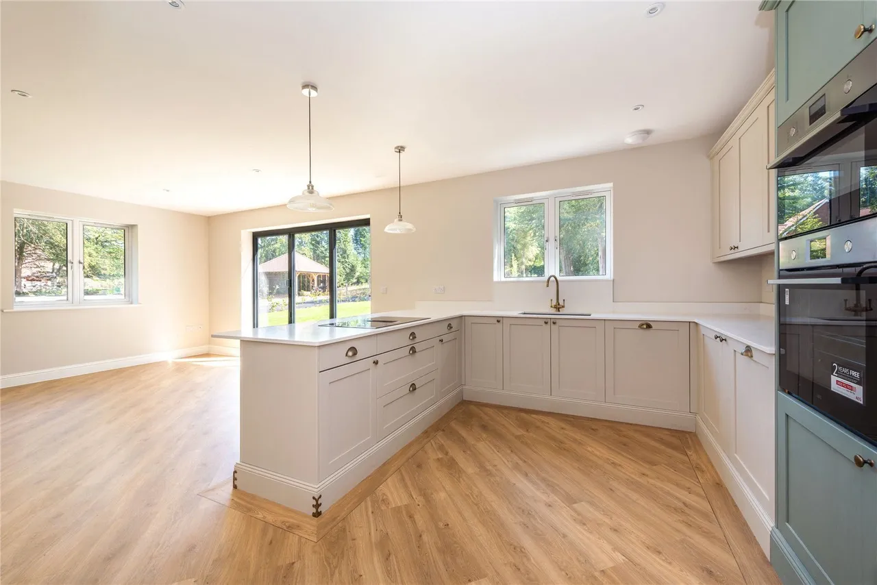 Bechwood Close, Tadworth, KT20, photo 3