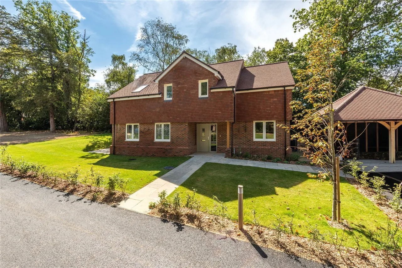 4 bed property for sale, Bechwood Close, Tadworth, KT20