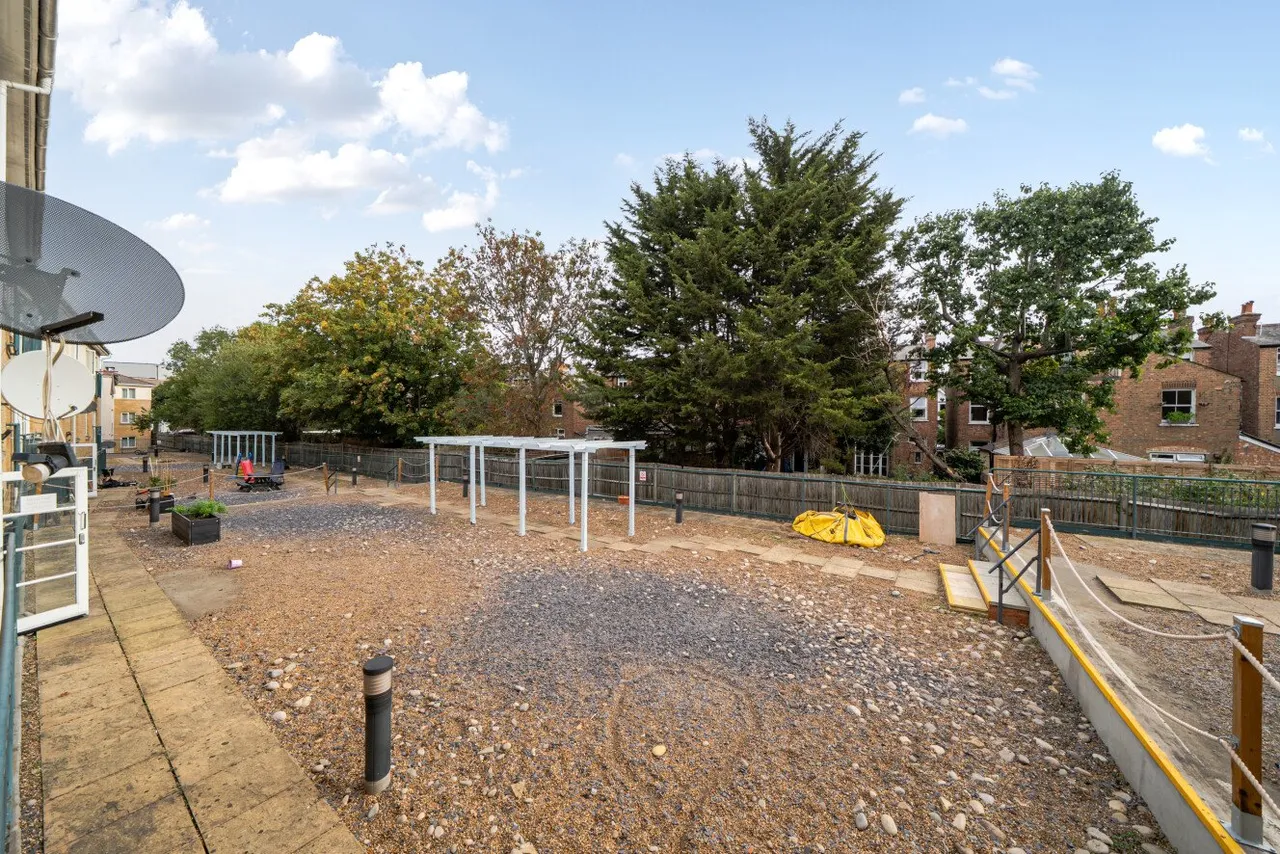 Horn Lane, Acton, W3, photo 9