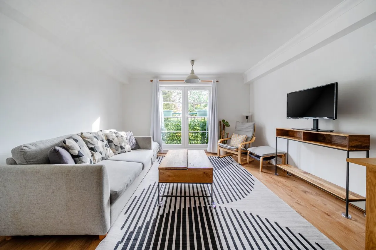 2 bed flat for sale, Horn Lane, Acton, W3