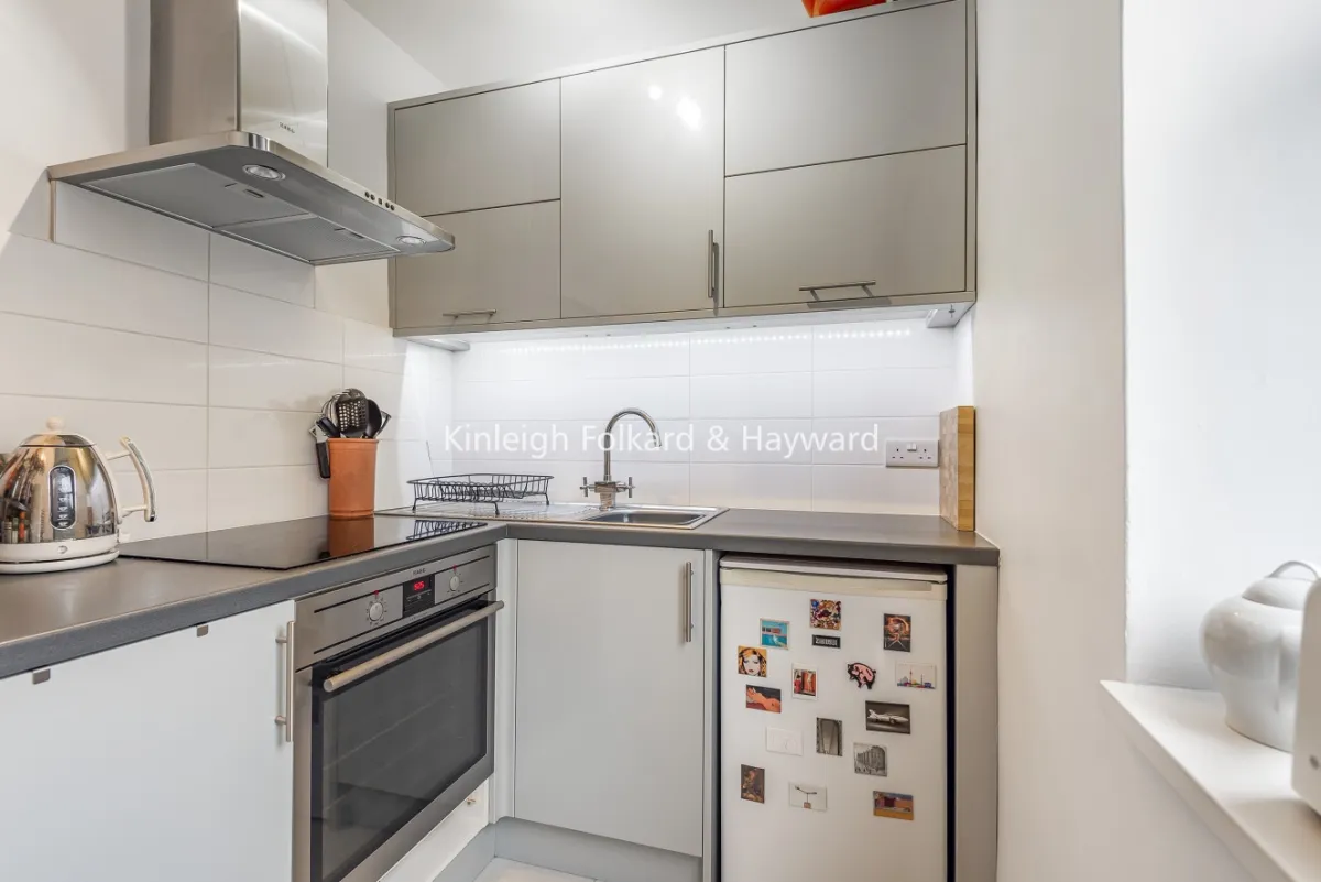 Kennington Park Road, London, SE11, photo 5