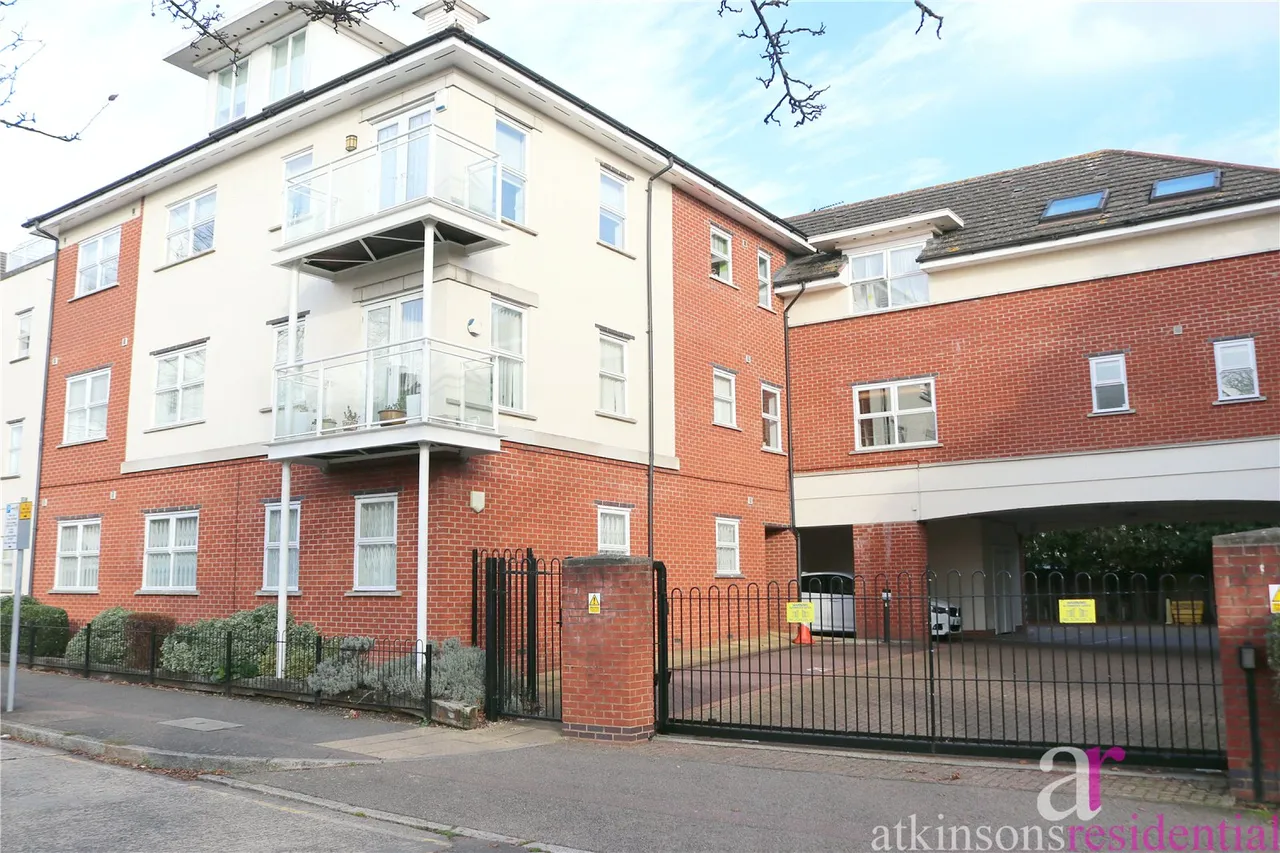 2 bed flat for sale — Cockfosters Road, Barnet, Hertfordshire, EN4 0DU
