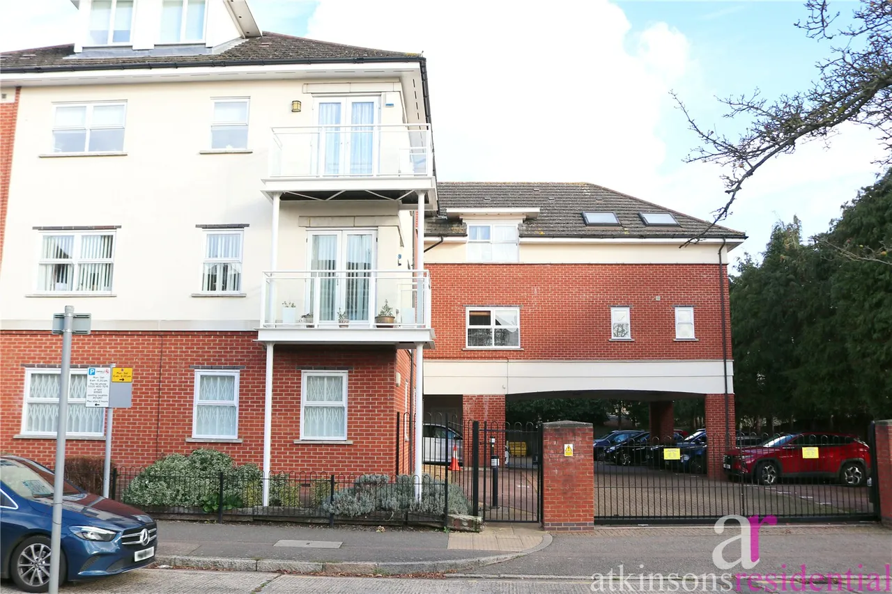Cockfosters Road, Barnet, Hertfordshire, EN4 0DU, photo 24