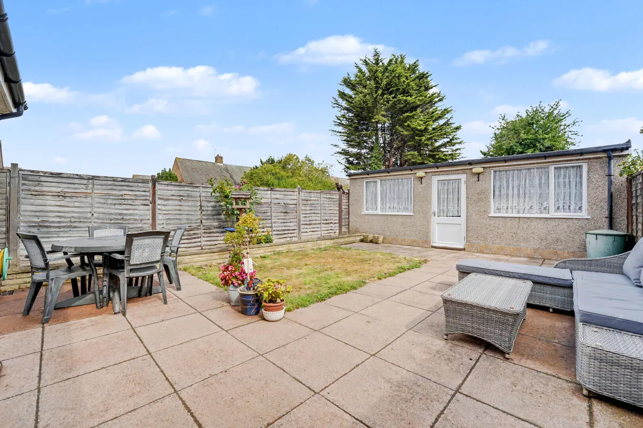 Roedean Avenue, Enfield, EN3, photo 27