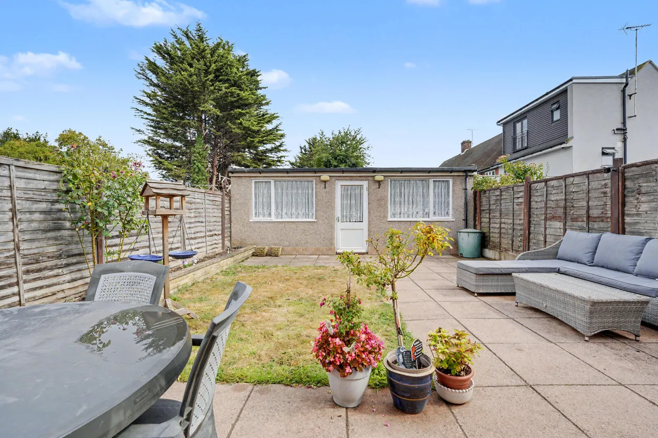 Roedean Avenue, Enfield, EN3, photo 2