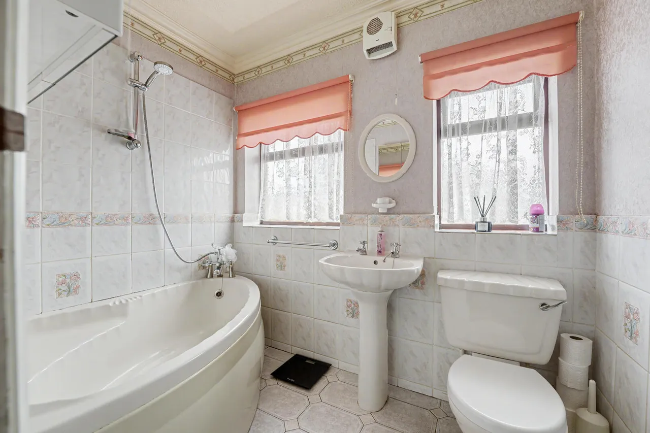 Roedean Avenue, Enfield, EN3, photo 11