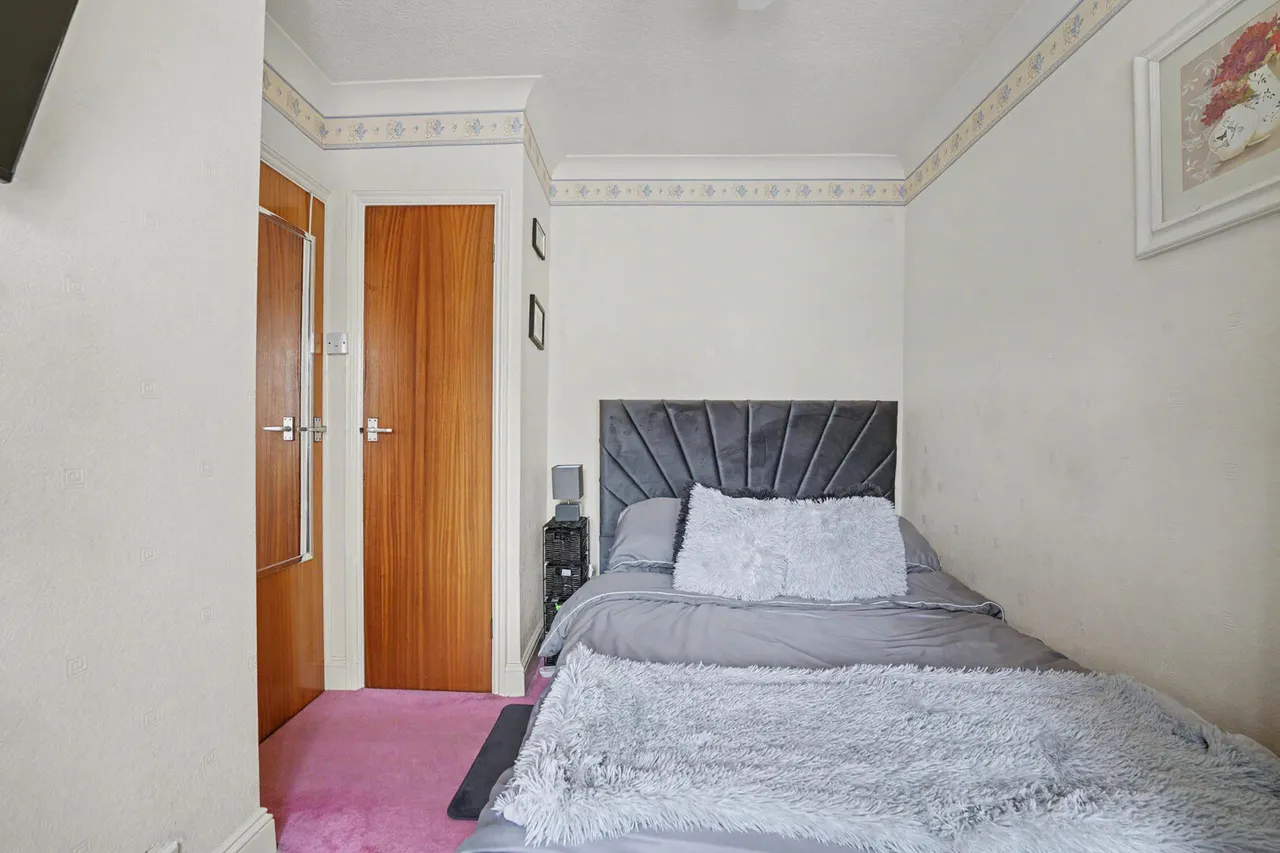 Roedean Avenue, Enfield, EN3, photo 14
