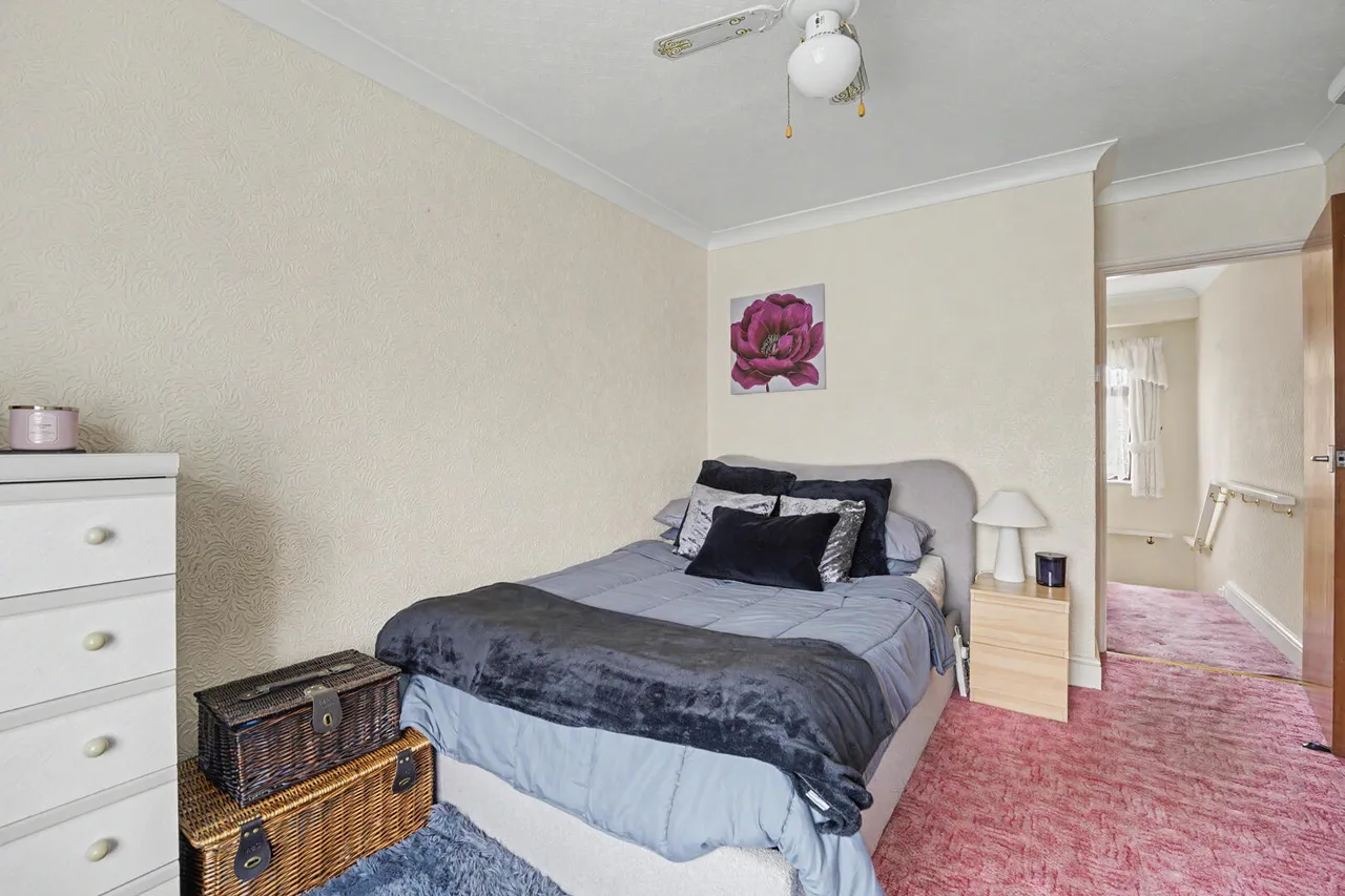 Roedean Avenue, Enfield, EN3, photo 19
