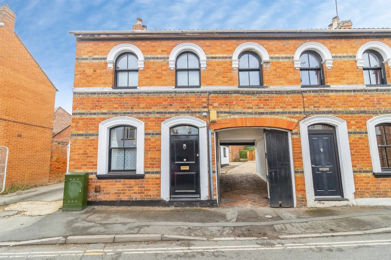 2 bed character property for sale — Union Street, NEWPORT PAGNELL