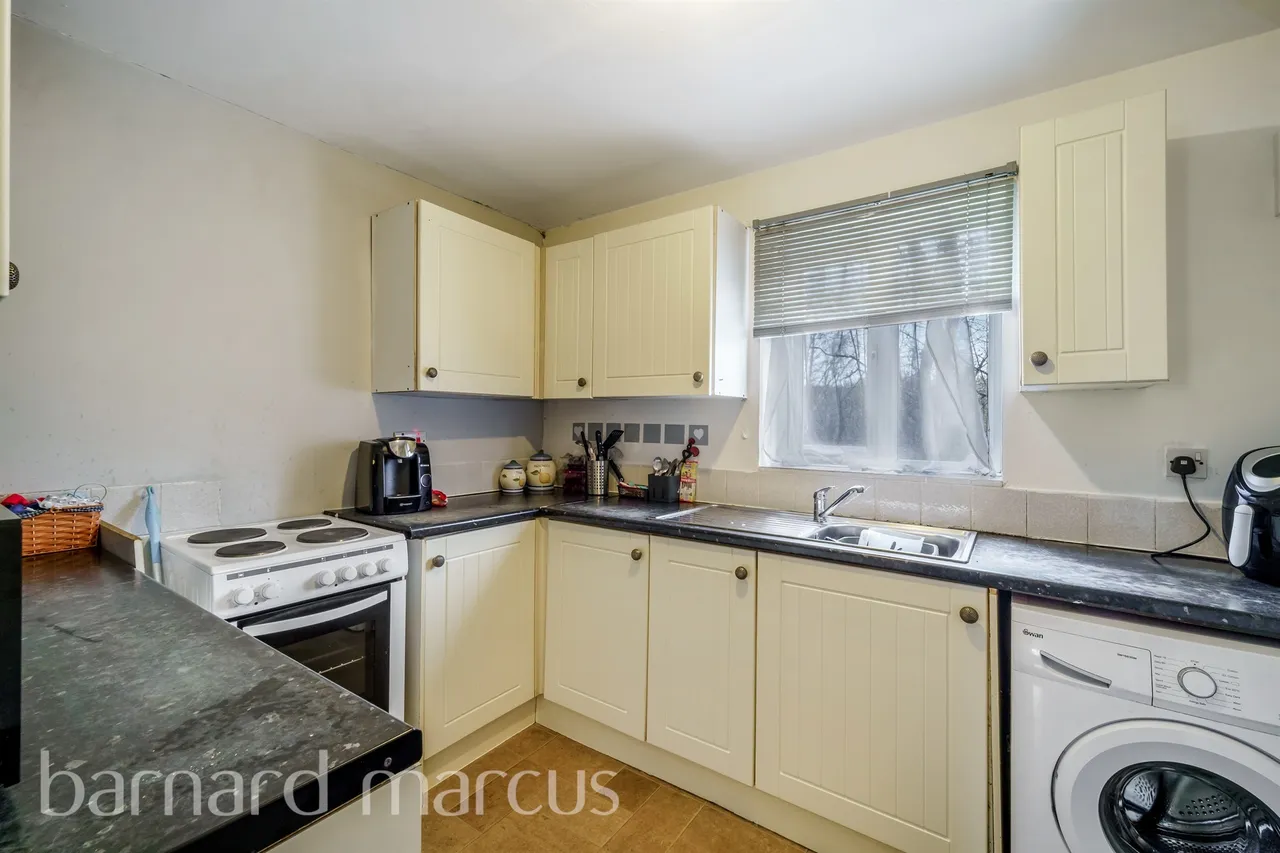 Redford Close, Feltham, TW13, photo 5