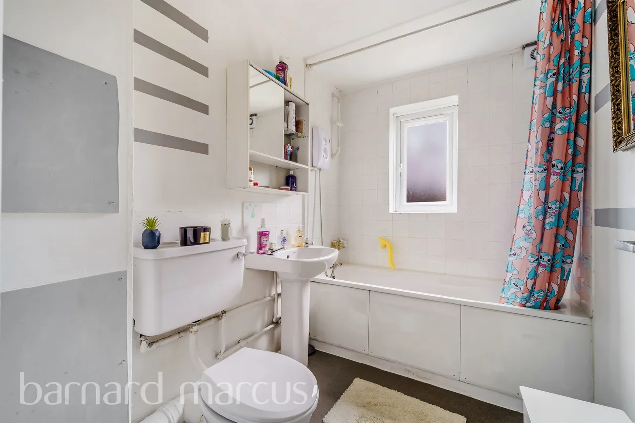 Redford Close, Feltham, TW13, photo 7