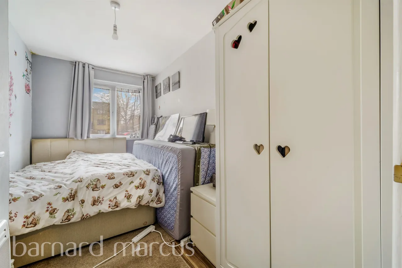 Redford Close, Feltham, TW13, photo 9