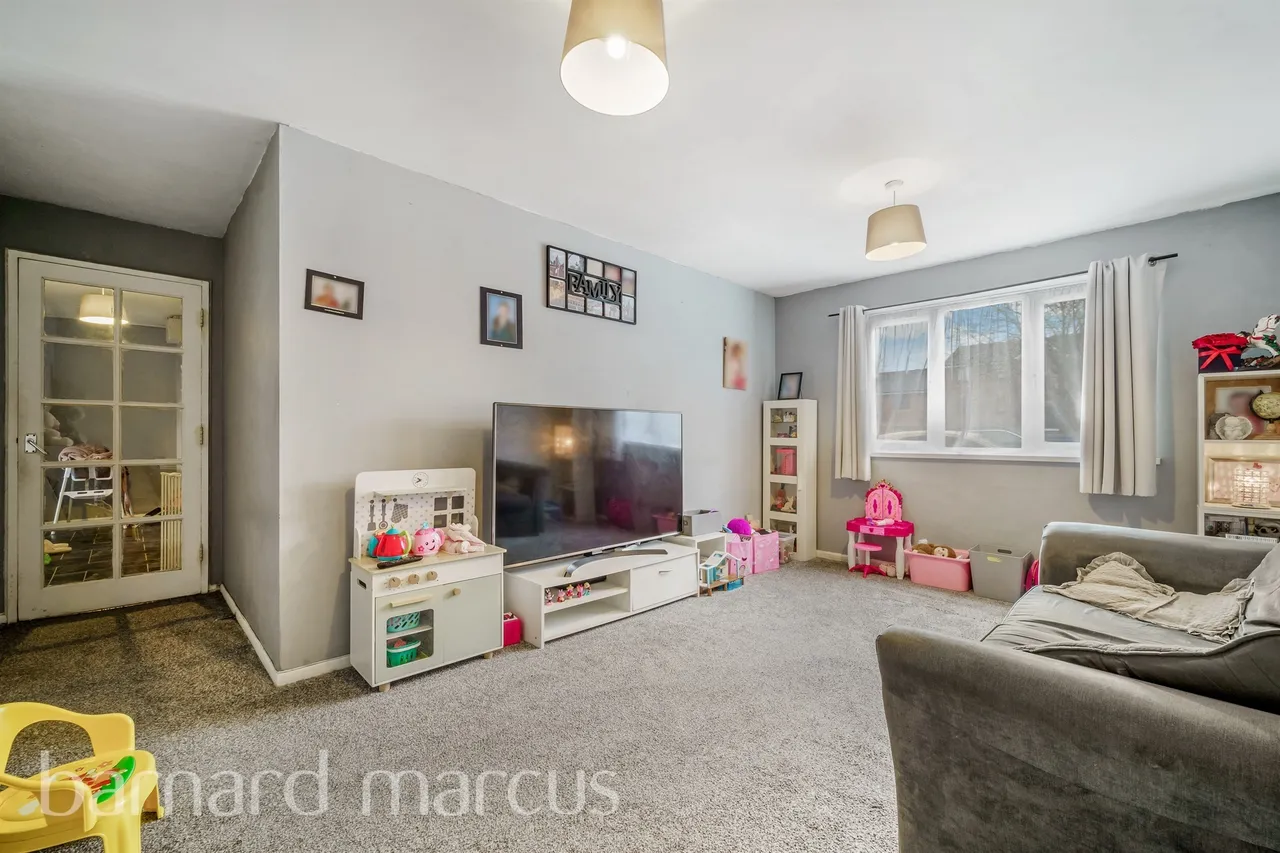 Redford Close, Feltham, TW13, photo 2
