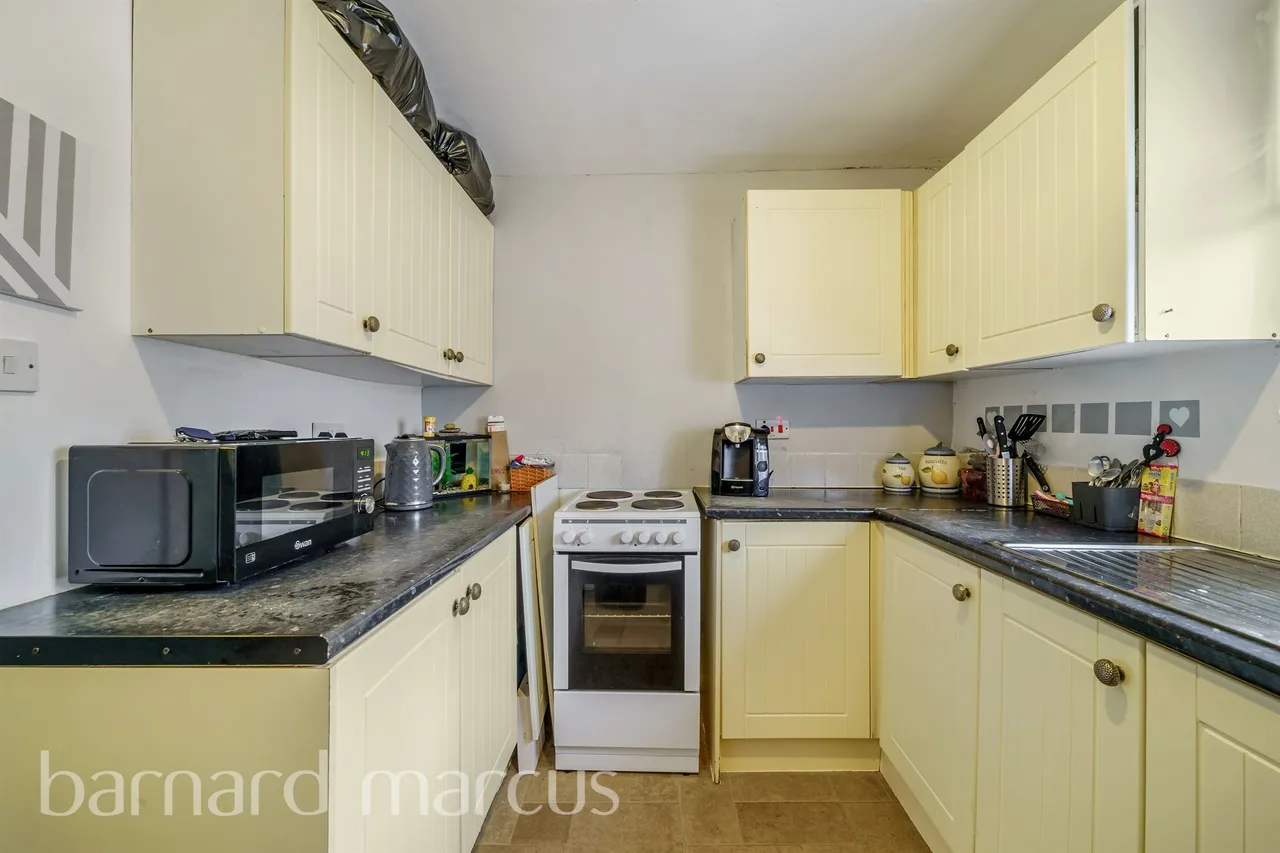 Redford Close, Feltham, TW13, photo 6