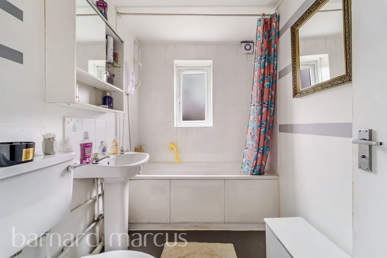 Redford Close, Feltham, TW13, photo 8