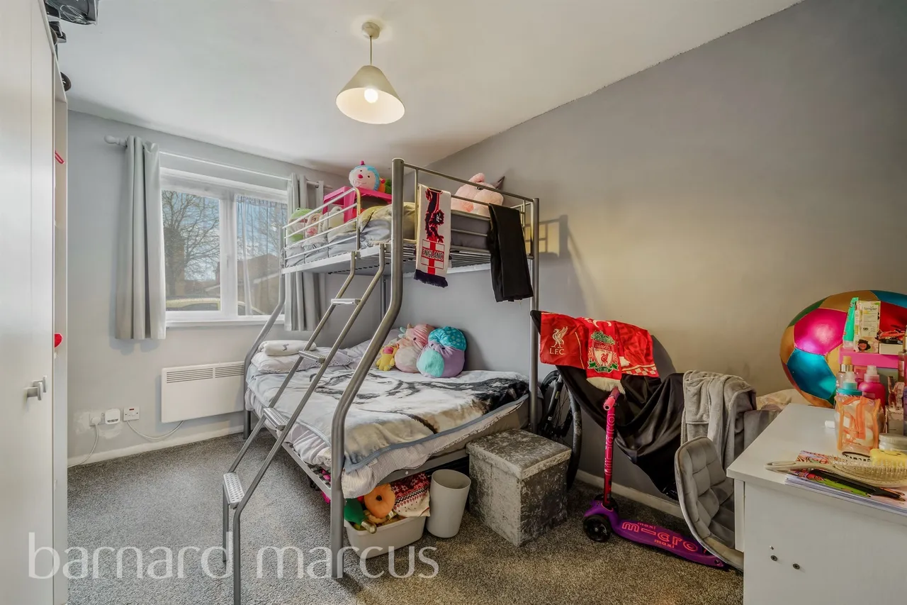 Redford Close, Feltham, TW13, photo 11