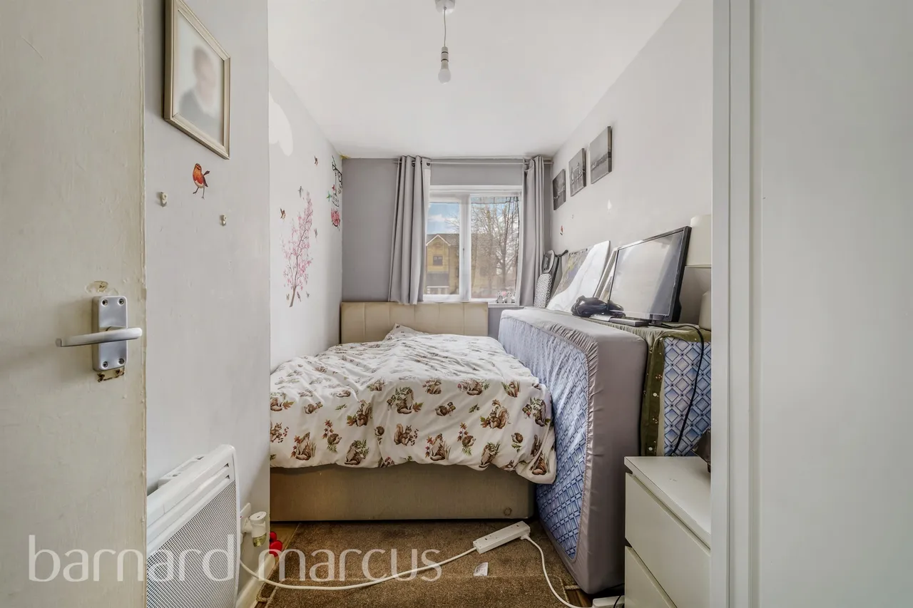 Redford Close, Feltham, TW13, photo 10